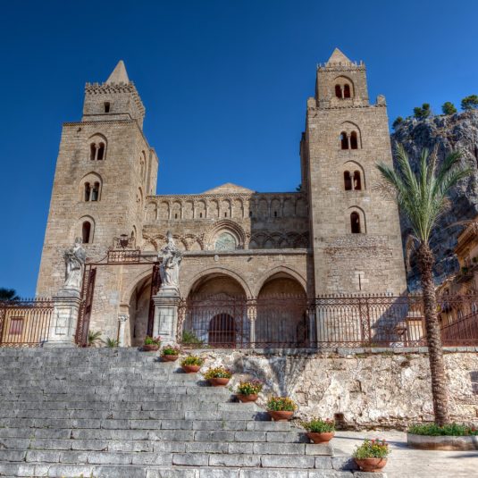 La Cathédrale de Cefalù en Sicile et sa magnifique architecture arabo-normande
