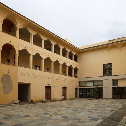 Cour intérieure du palais des gouverneurs, Bastia, Corse.