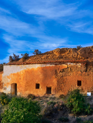 maison grottes à guadix en andalousie