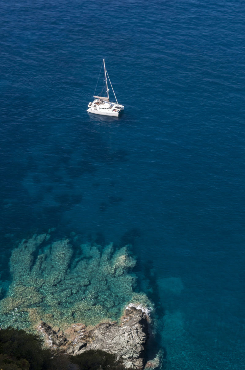 Pourquoi partir en Corse au mois de Mai ? - Crewz Catamaran