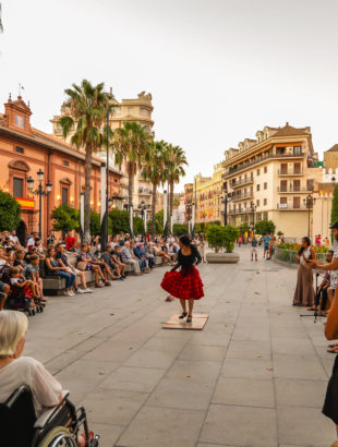 une danseuse de flamenco à Séville